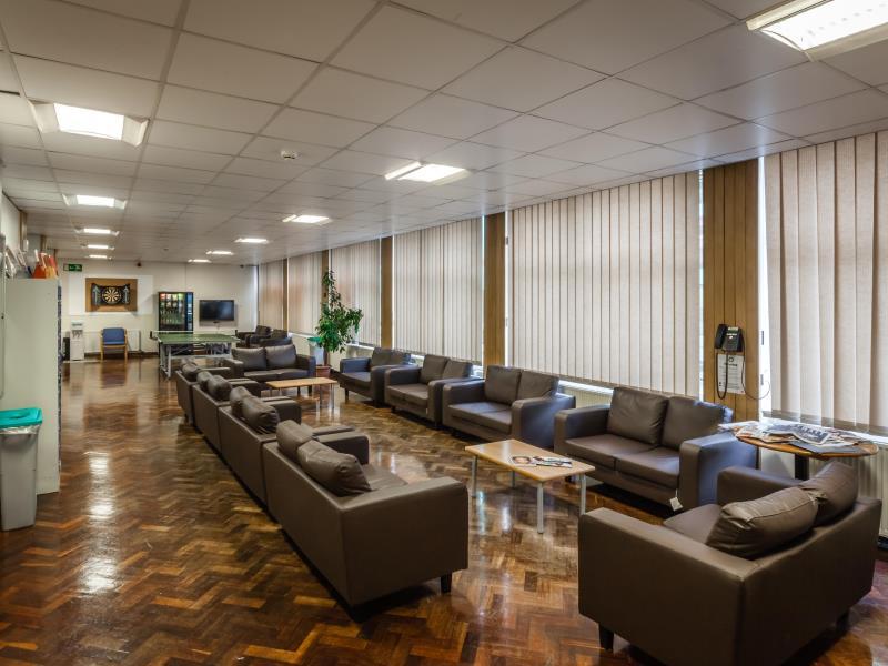 LSE Carr-Saunders Hall 18/32