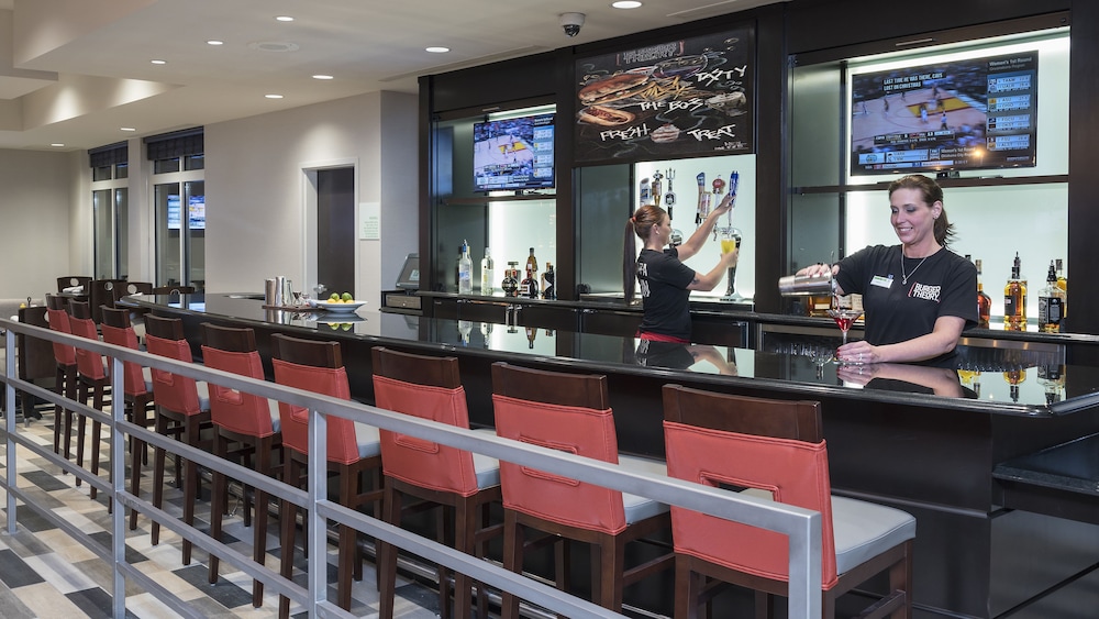 Holiday Inn Indianapolis Airport 38/66