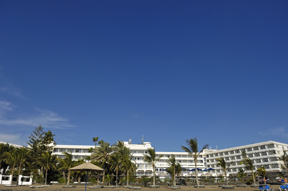 Vik Hotel San Antonio 61/69