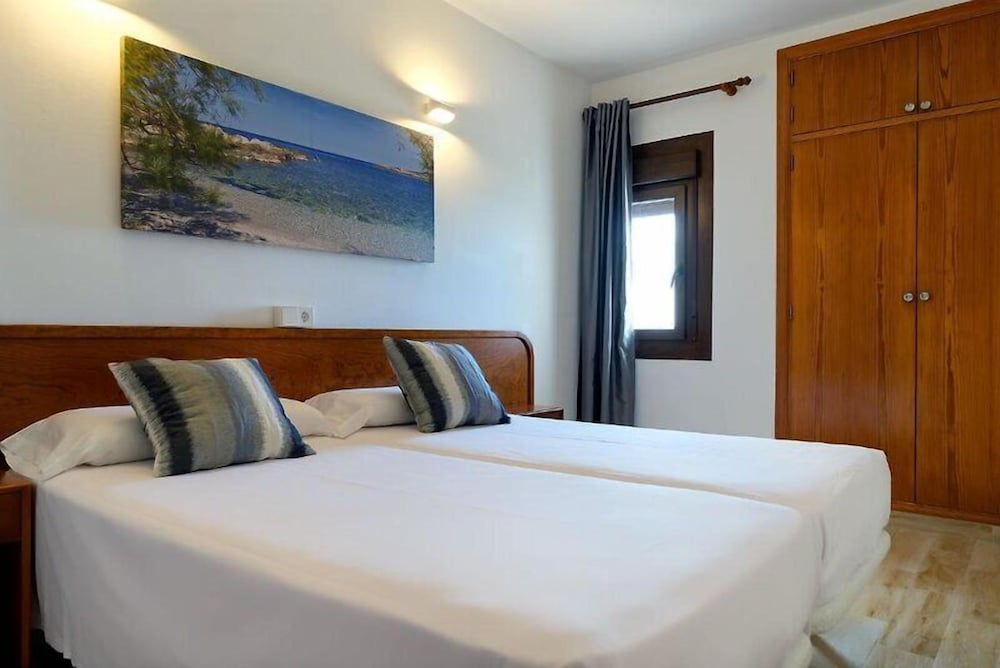R2 Cala Millor Beach Apartment 12/50