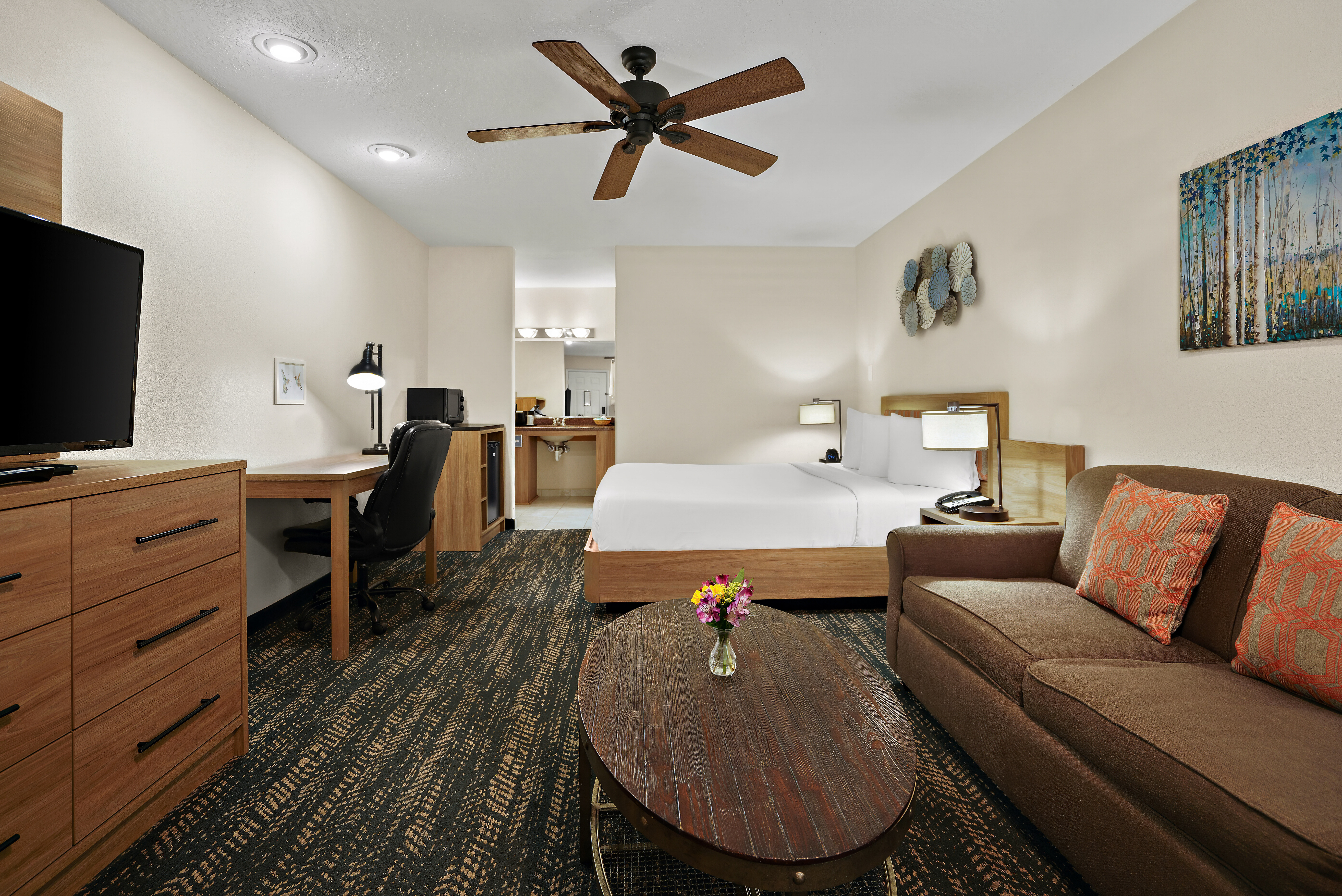 La Fuente Inn Suites 41/65