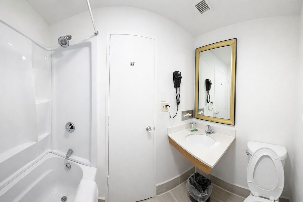 Riverview Inn & Suites 68/69