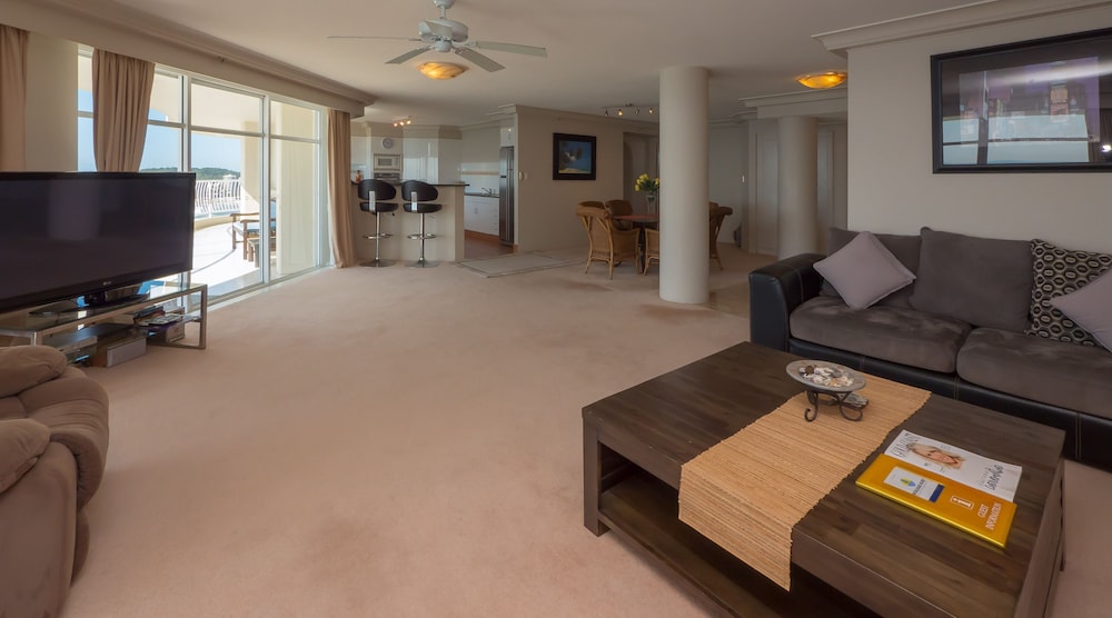 Burleigh Surf Apartments 48/77