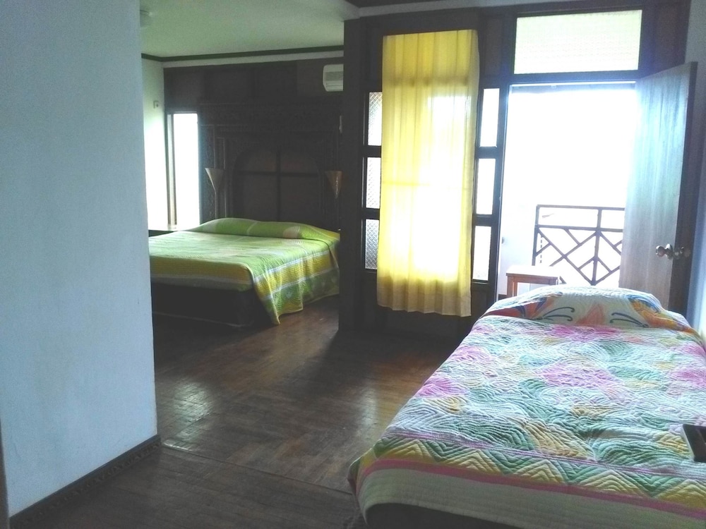 Gazebo Beach Hotel 12/50