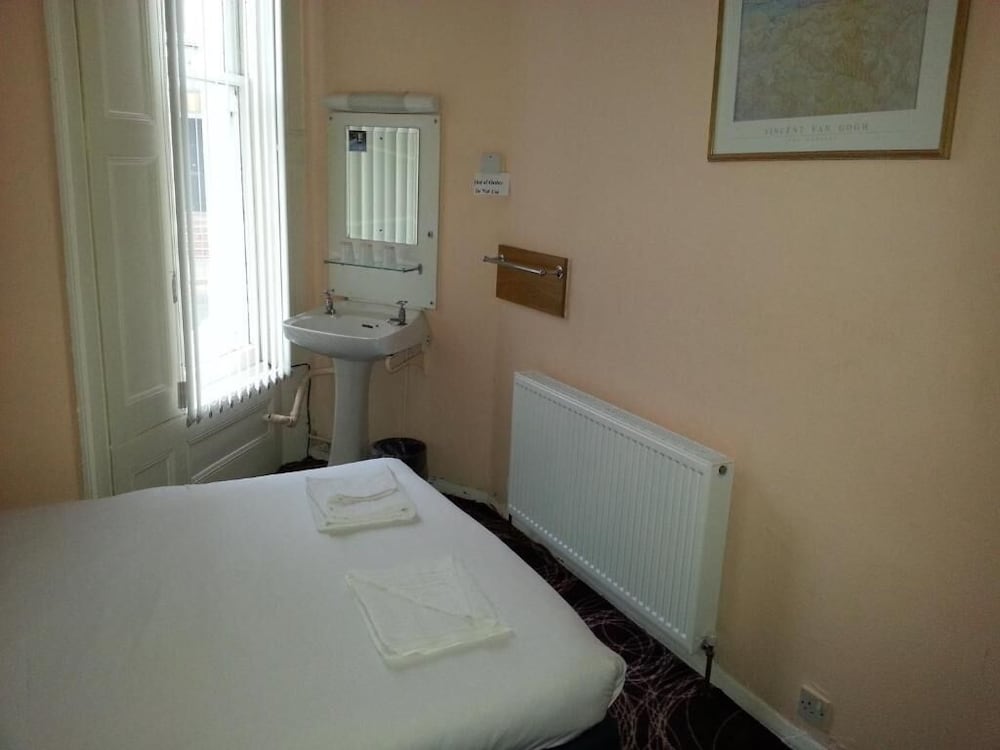 Manor Hotel 12/58