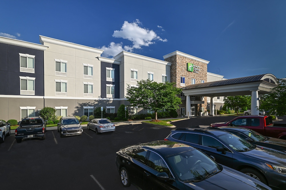 Holiday Inn Express Suites Charlotte Southeast Matthews 2/48
