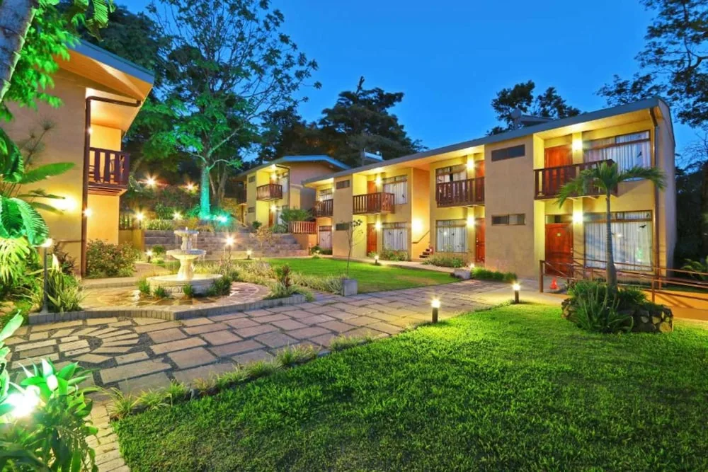 Monteverde Country Lodge 68/72
