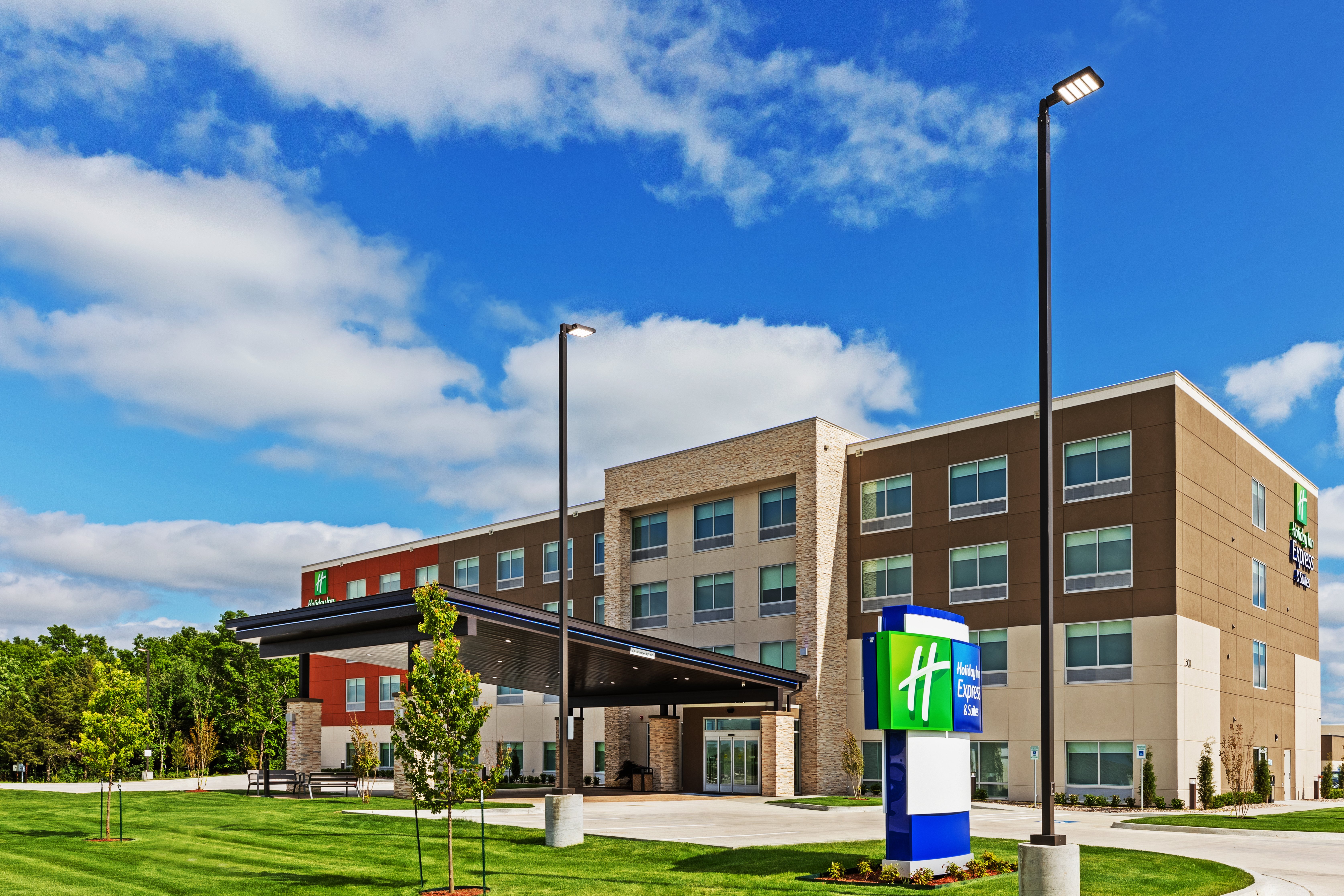 Holiday Inn Express & Suites Parsons 7/39