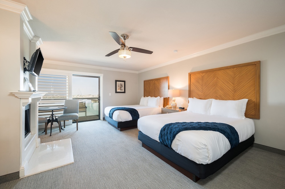 Superior, 2 Queen Beds, Full Harbour View