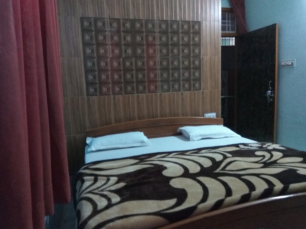 Hotel Ganga Kripa 13/37