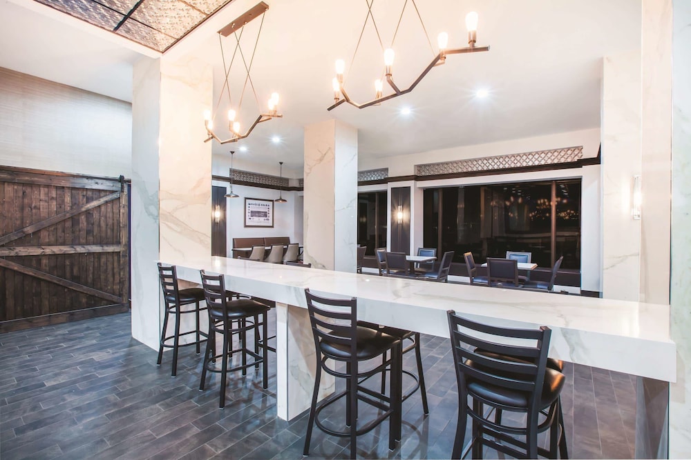 Holiday Inn Express - Dallas Downtown, an IHG Hotel 63/73