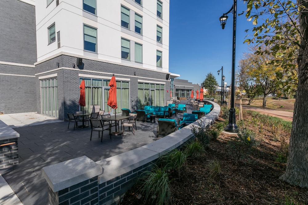 Hyatt Place Wilmington Riverfront 63/66