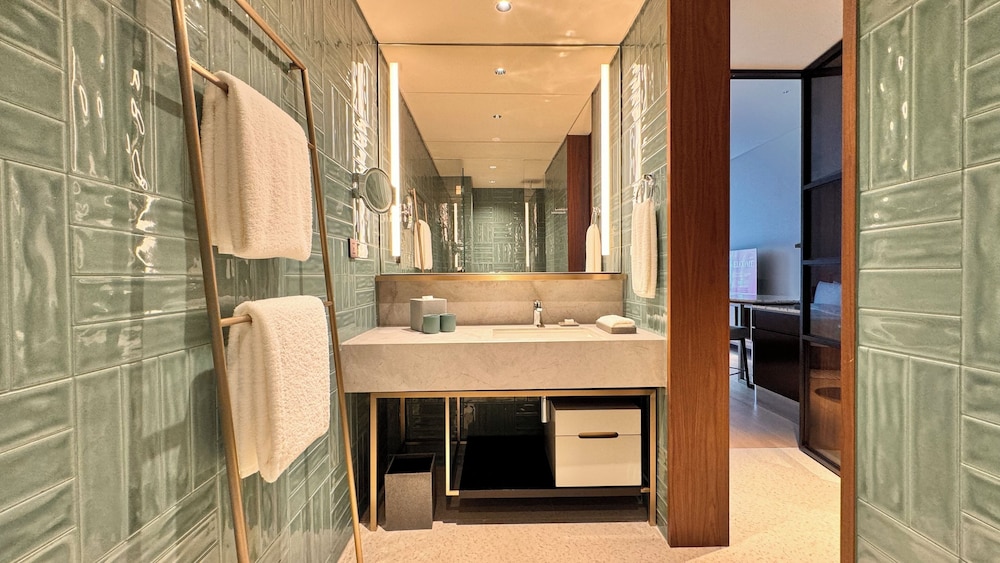 Business, Twin Beds