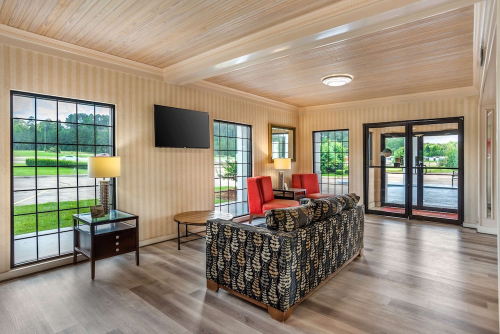 Econo Lodge Inn & Suites Philadelphia MS 65/80