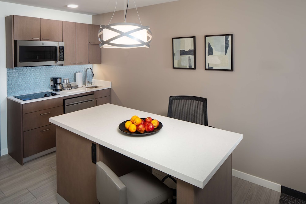 Hyatt House Vacaville 24/38