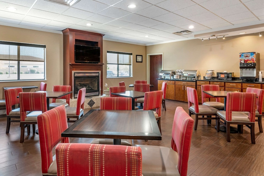 Comfort Inn and Suites Lawrenceburg, IN 29/43