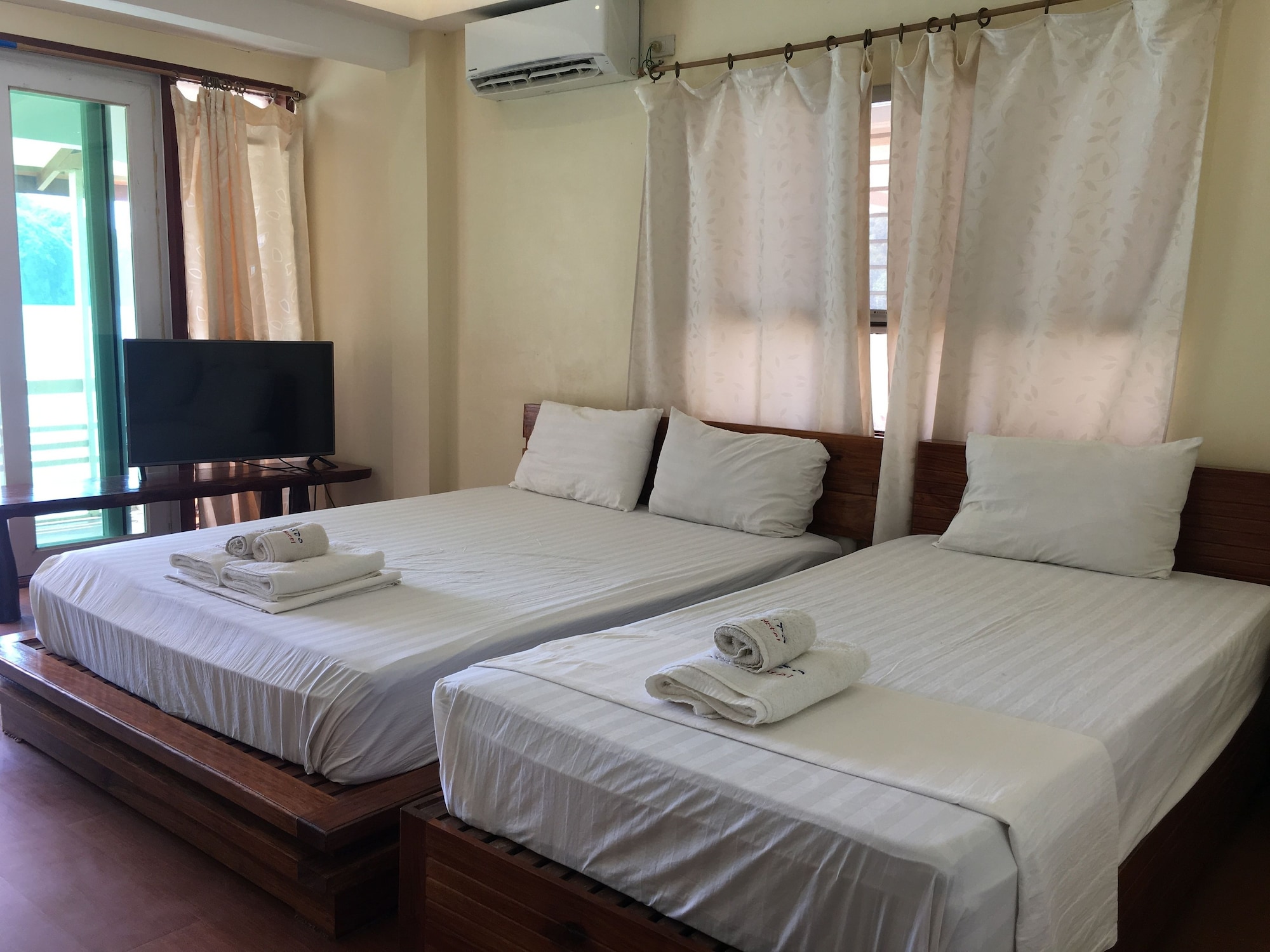 FAMILY SUITE, CITY VIEW
