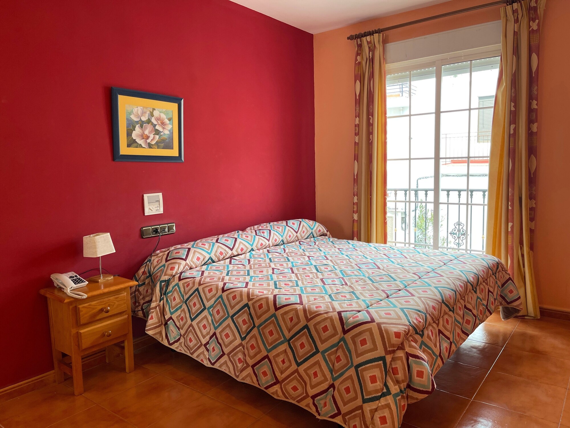 ROOM, DOUBLE OR TWIN BED