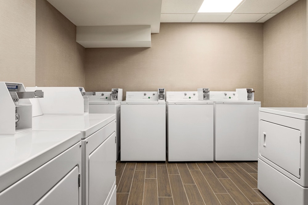 Residence Inn by Marriott New York JFK Airport 36/36