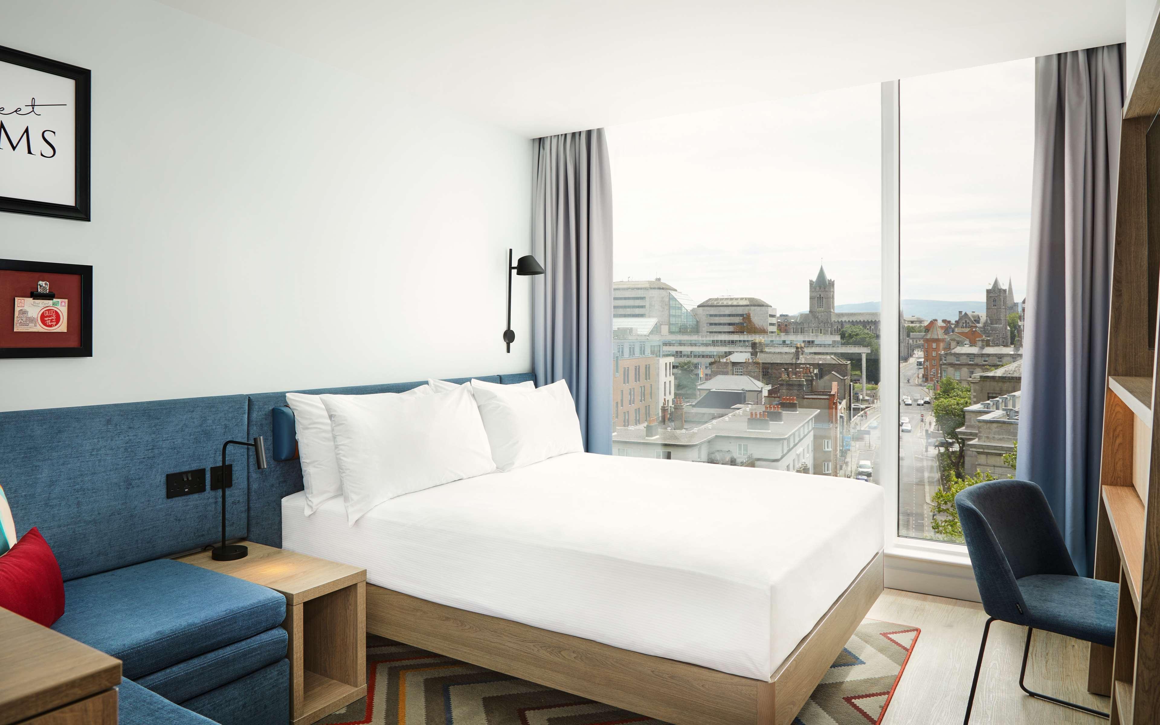 ROOM, QUEEN BED, WITH VIEW, SOFA