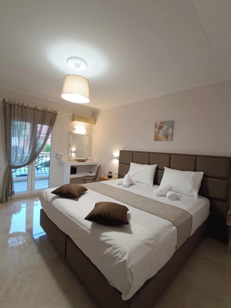 Roussas Studios and Apartments 9/41