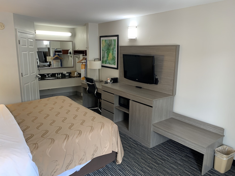 Quality Inn Gallatin-Nashville Metro 17/33