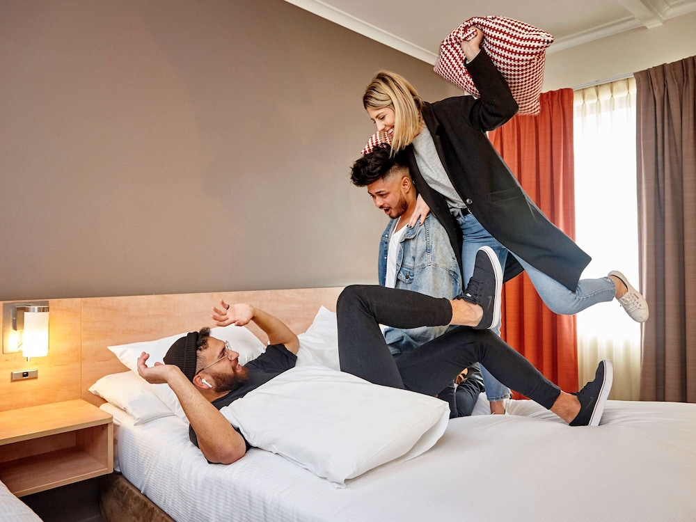 IBIS PERTH 32/70