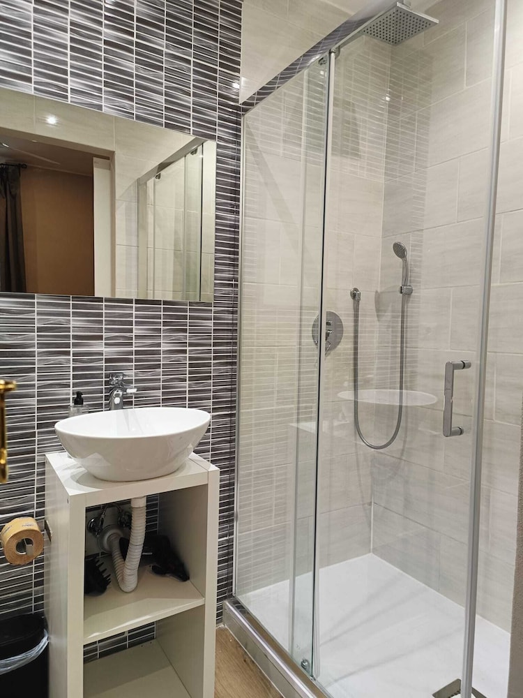 Amoroma Suite 49/50