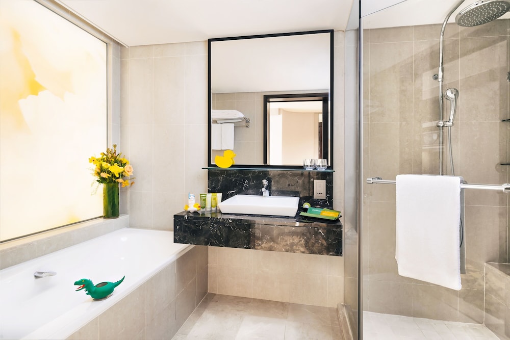 Royal Plaza On Scotts 12/43