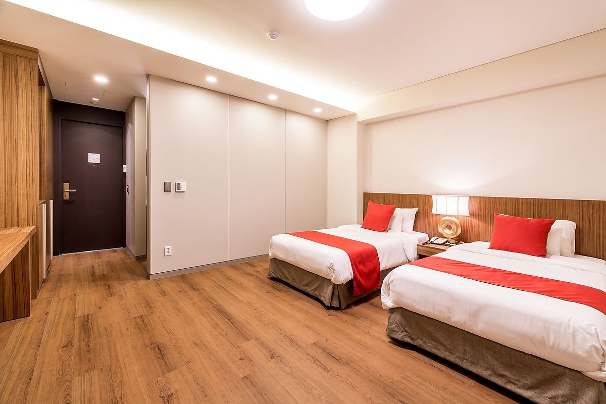 DELUXE, TWIN BEDS