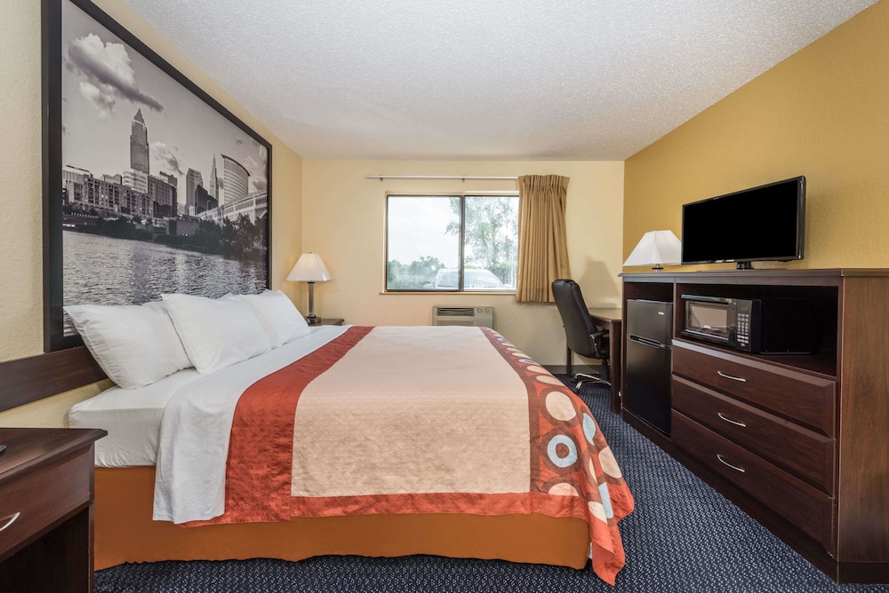 Super 8 By Wyndham Franklin/Middletown Area 12/29