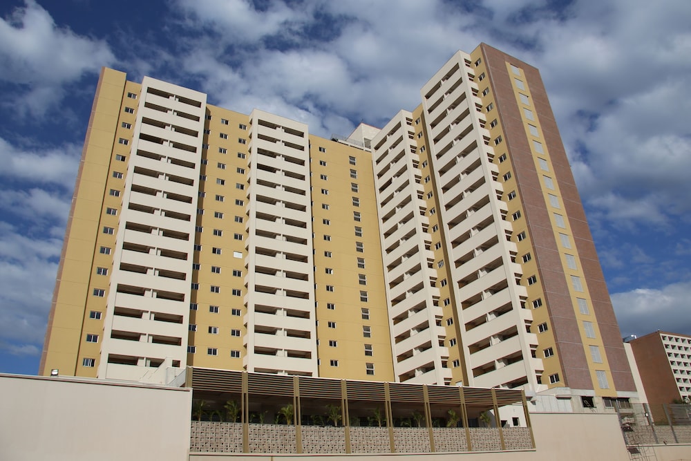 Hot Beach Suites 2/50