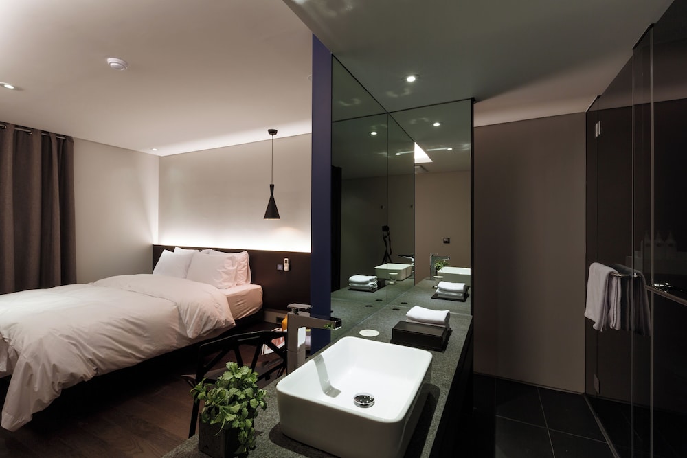 H Hotel Seocho 35/39