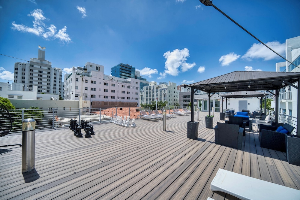 Samantha Apartments by Lowkl 41/46