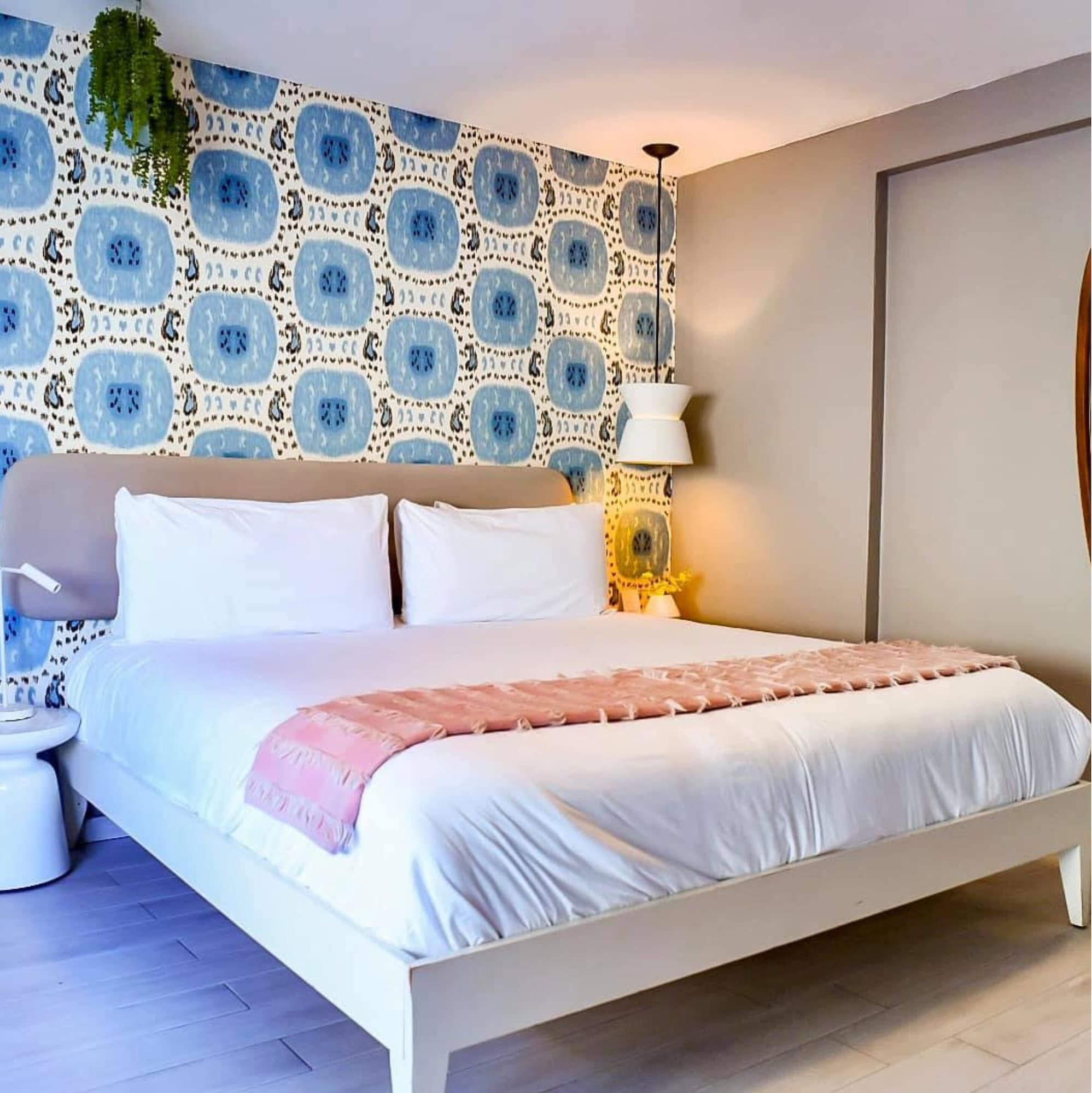 STANDARD, KING BED