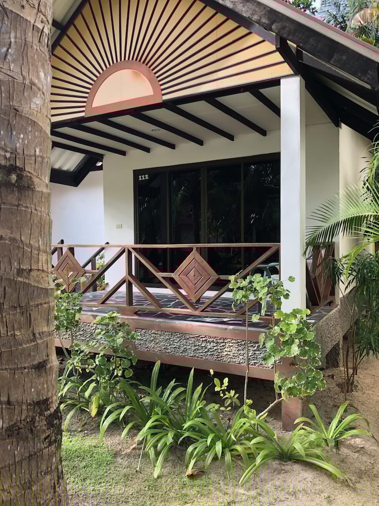 Noble House Beach Resort 10/63