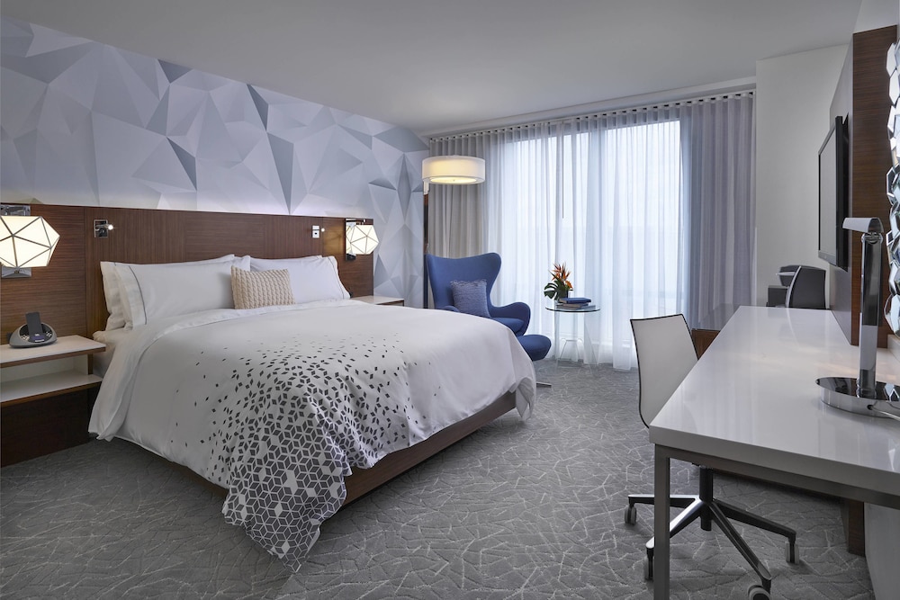 RENAISSANCE EDMONTON AIRPORT HOTEL 10/44