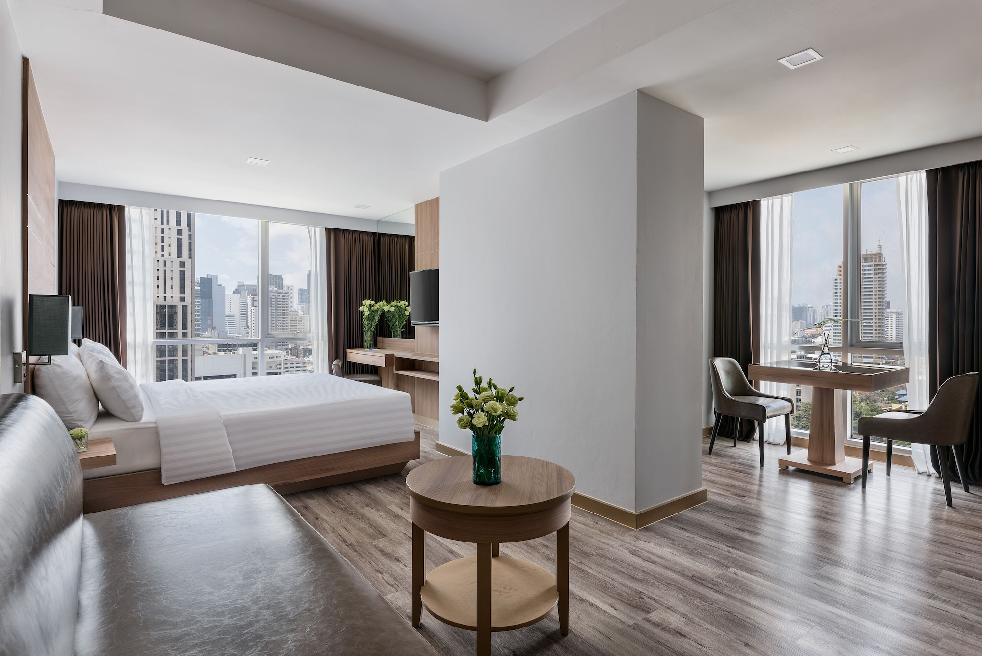 DELUXE, STUDIO, KING BED, CITY VIEW
