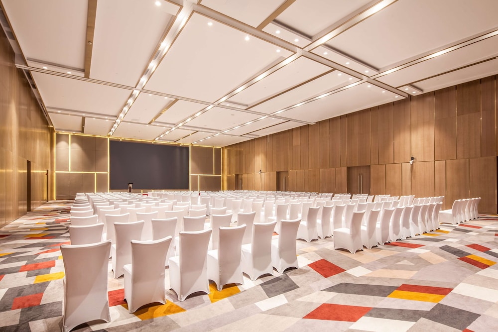 Radisson Exhibition Center Shanghai 54/65