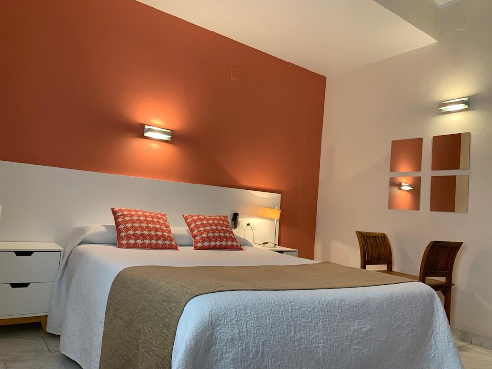 Hotel Llansola 18/67