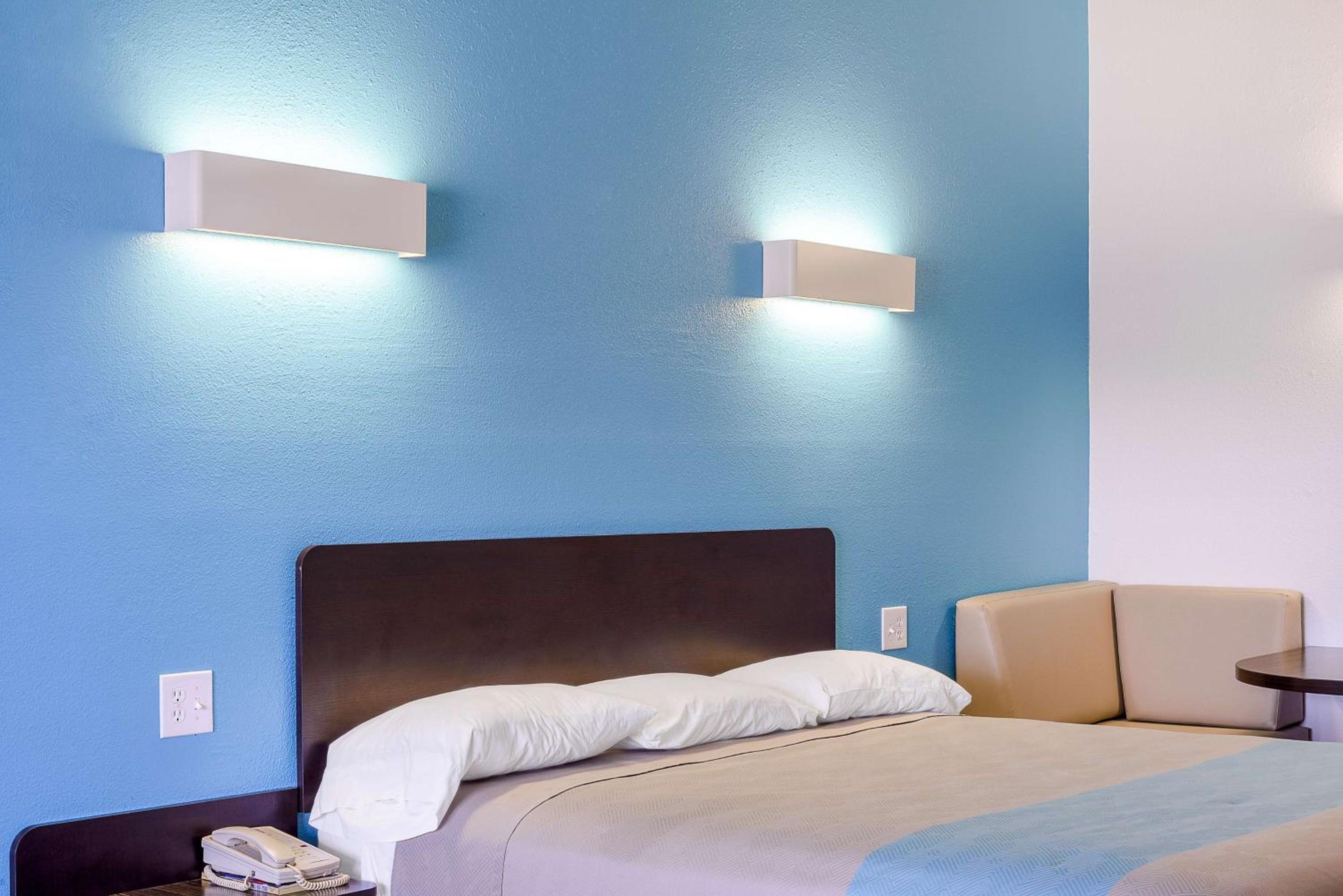 غرفة بسرير كينج لذوي الإعاقة، Motel6 Canton, TX 8/10