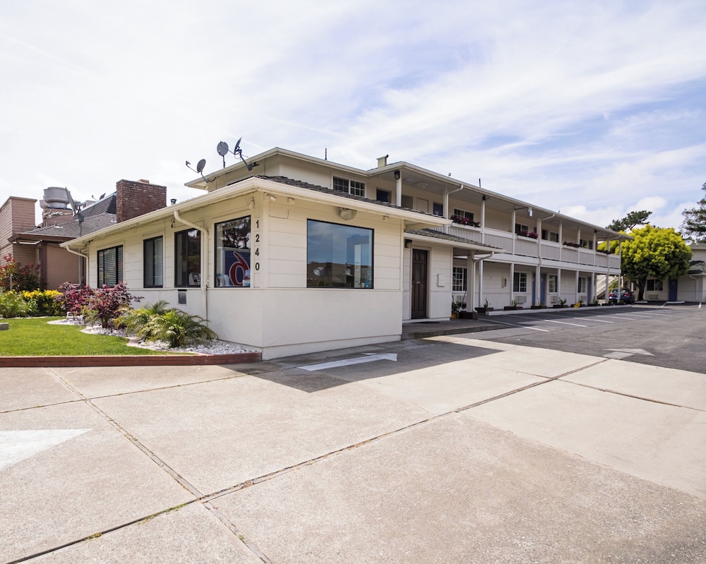 Motel 6 Monterey Downtown 52/66