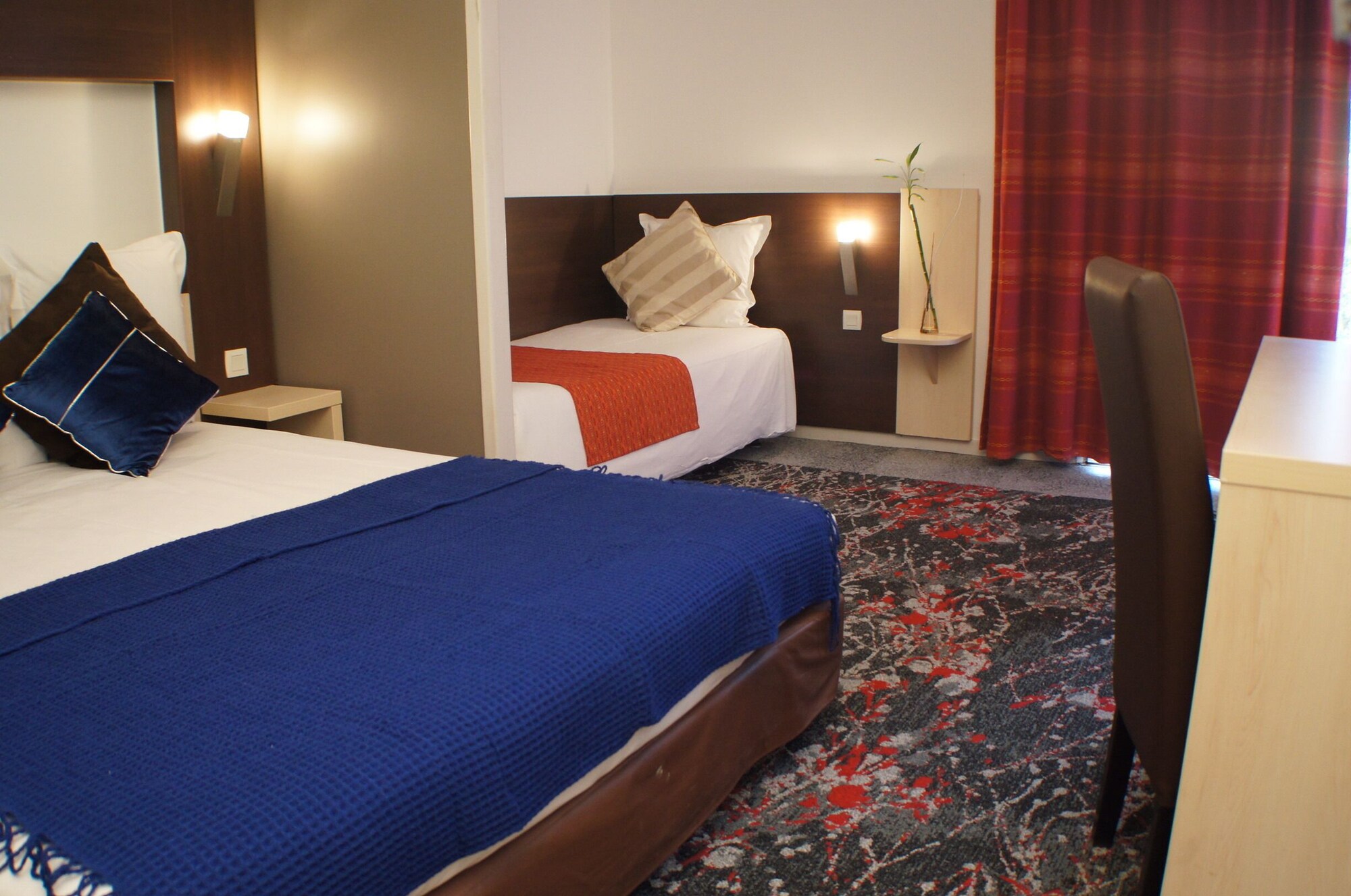 غرفة ثلاثية بسرير مزدوج وسرير فردي، Hotel the Originals Annonay Est La Siesta 4/9
