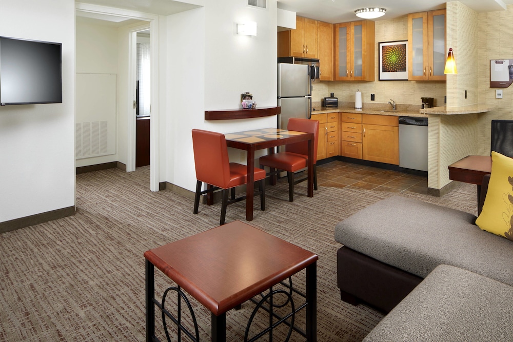 Residence Inn by Marriott San Antonio Six Flags at The Rim 20/25
