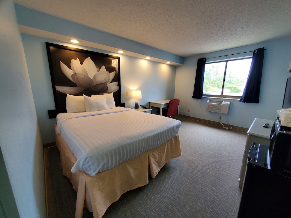 Coastal Inn & Suites Wilmington NC (ex Super 8 Wilmington) 12/27
