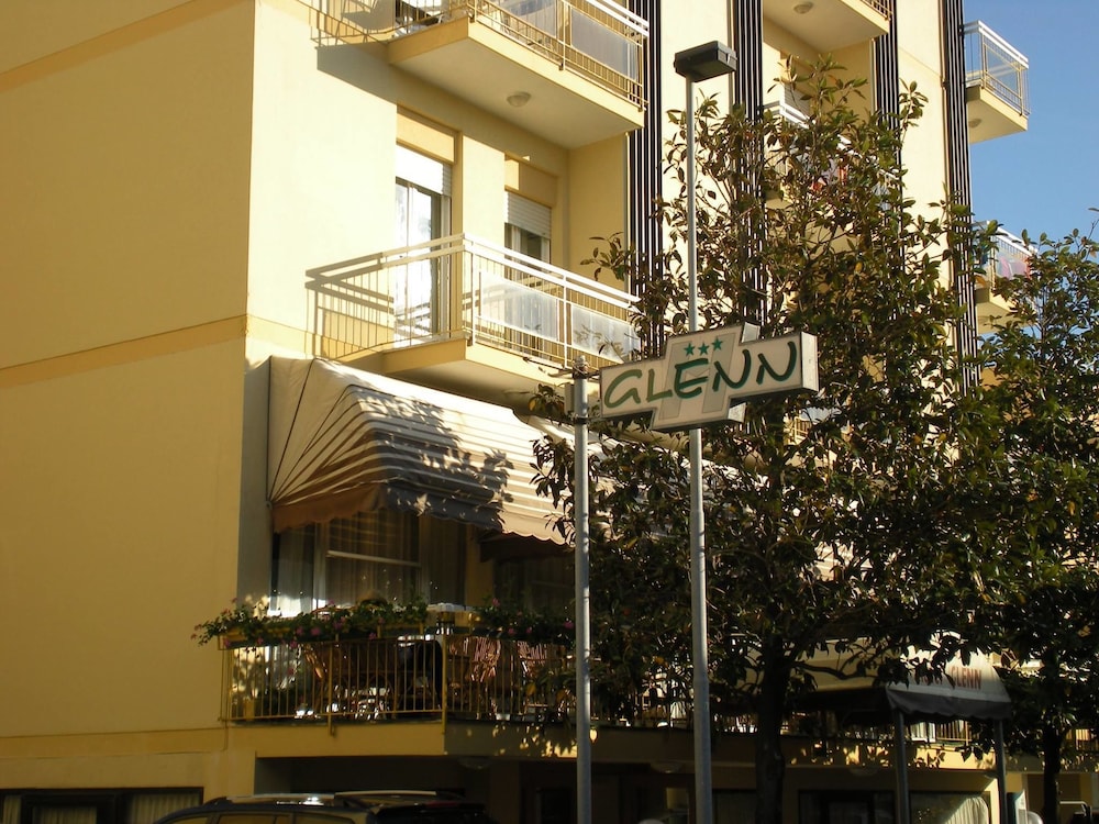 Hotel Glenn 6/37