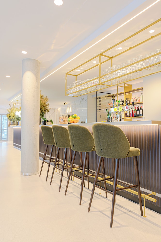 The CORNR Hotel 60/69
