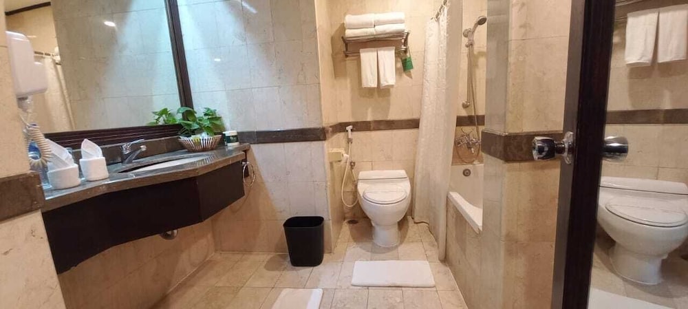 Grand Q Hotel Gorontalo 46/46