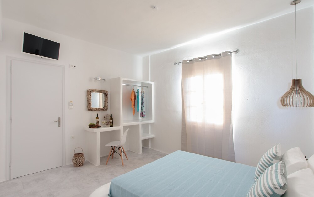 Manios Suites 6/48