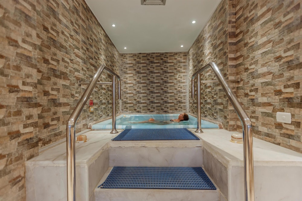 swimming pool spa